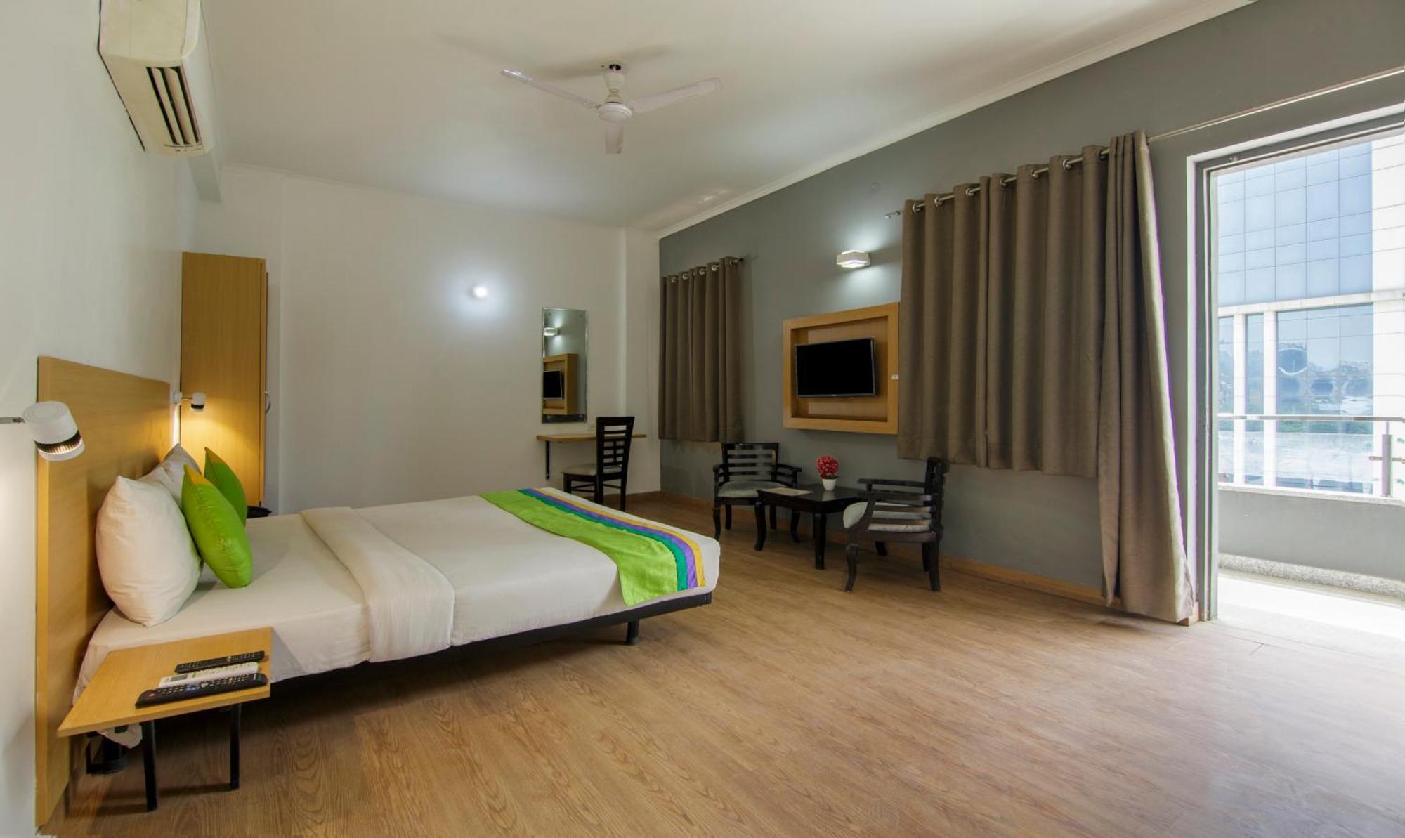 Treebo Noida Express Hotel Bagian luar foto